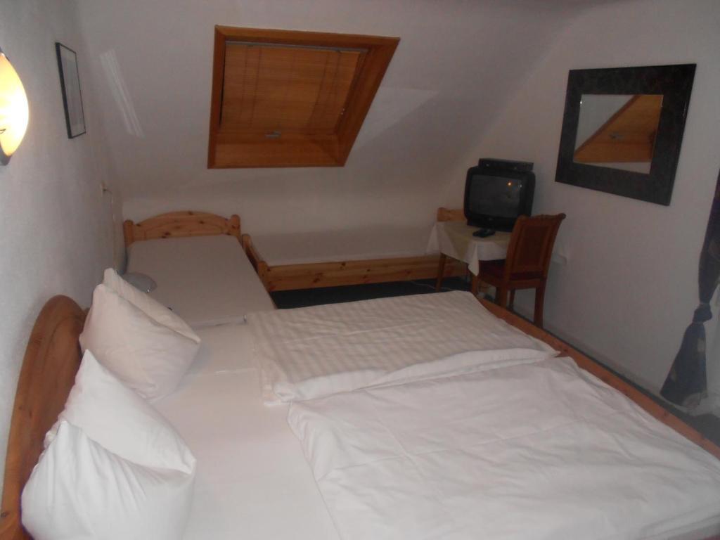 Hotel Adam Saarbrücken Pokój zdjęcie